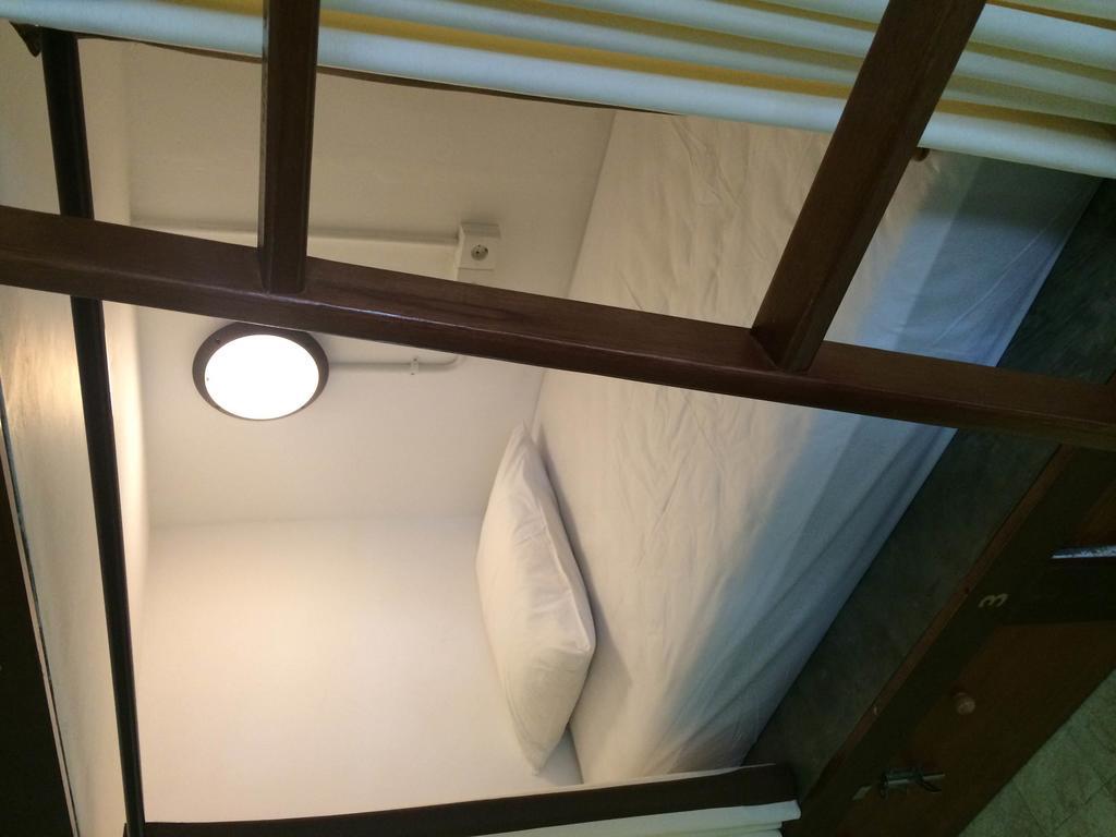 Kayun Hostel Downtown Кута Экстерьер фото