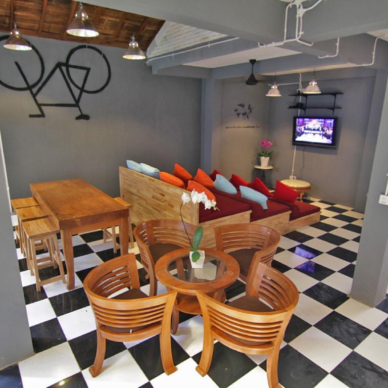 Kayun Hostel Downtown Кута Экстерьер фото