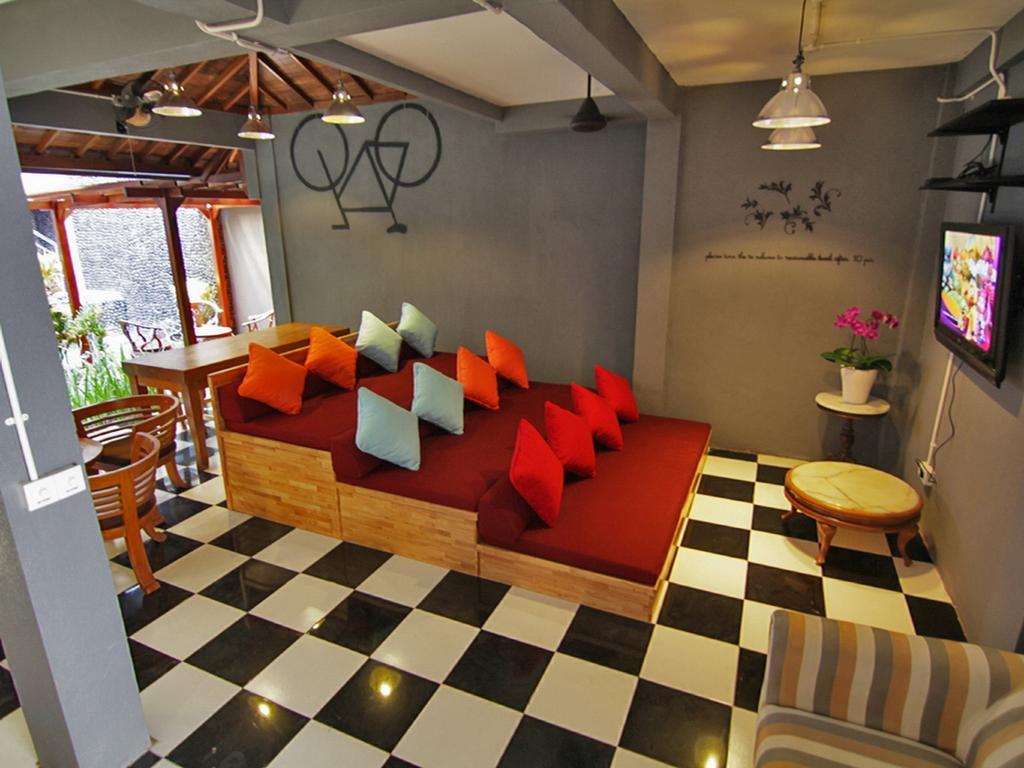Kayun Hostel Downtown Кута Экстерьер фото