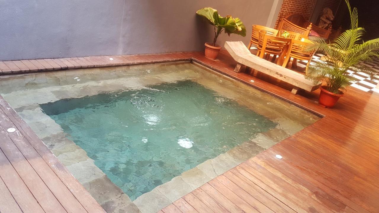 Kayun Hostel Downtown Кута Экстерьер фото
